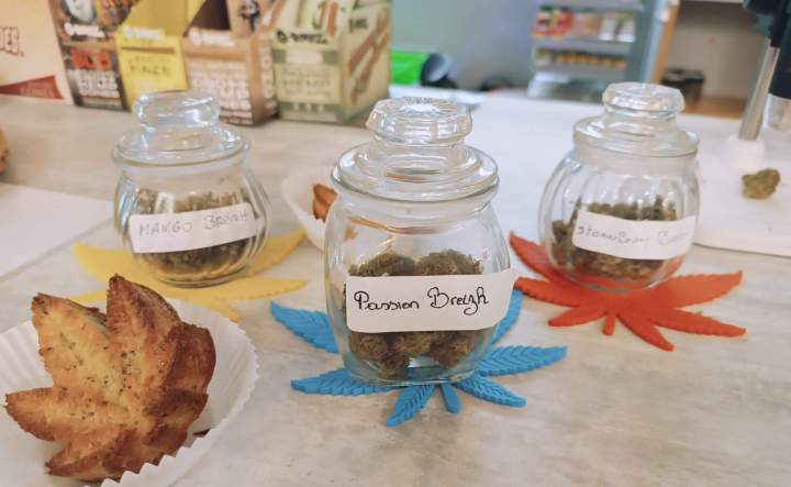 Gâteau, fleurs de chanvre séchées Guadeloupe